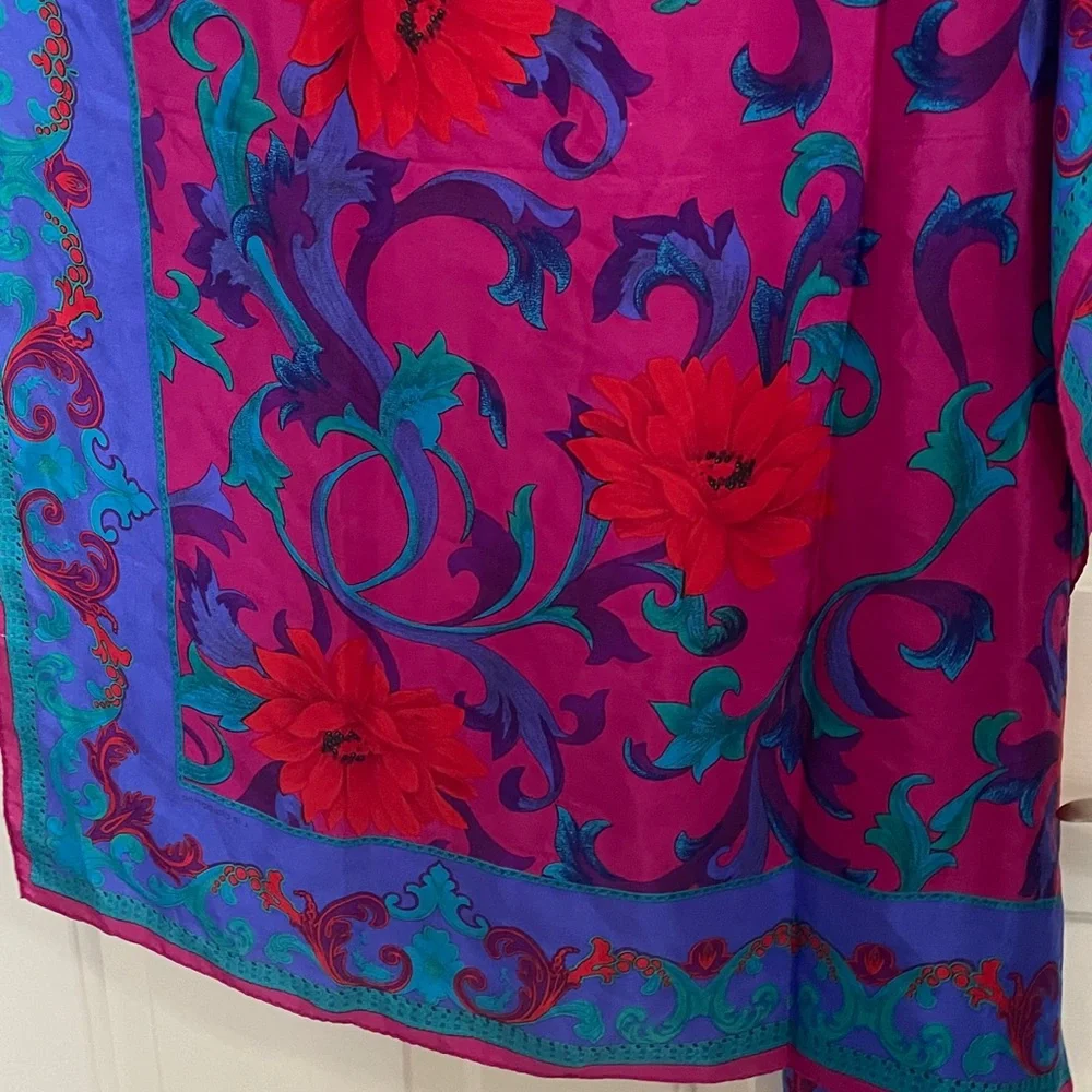 VTG L. CLAIBORNE SILK SCARF